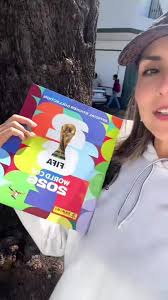 Cliente MintStore con álbum Panini en Mar del Plata