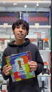 Cliente MintStore con álbum Panini en Neuquén